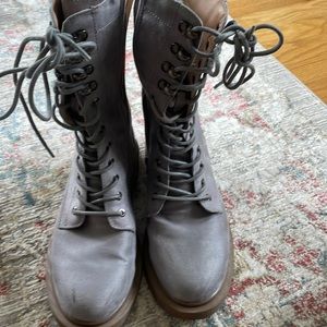 Xander Grey boots with tie up front and zipper on the side size 7 1/2